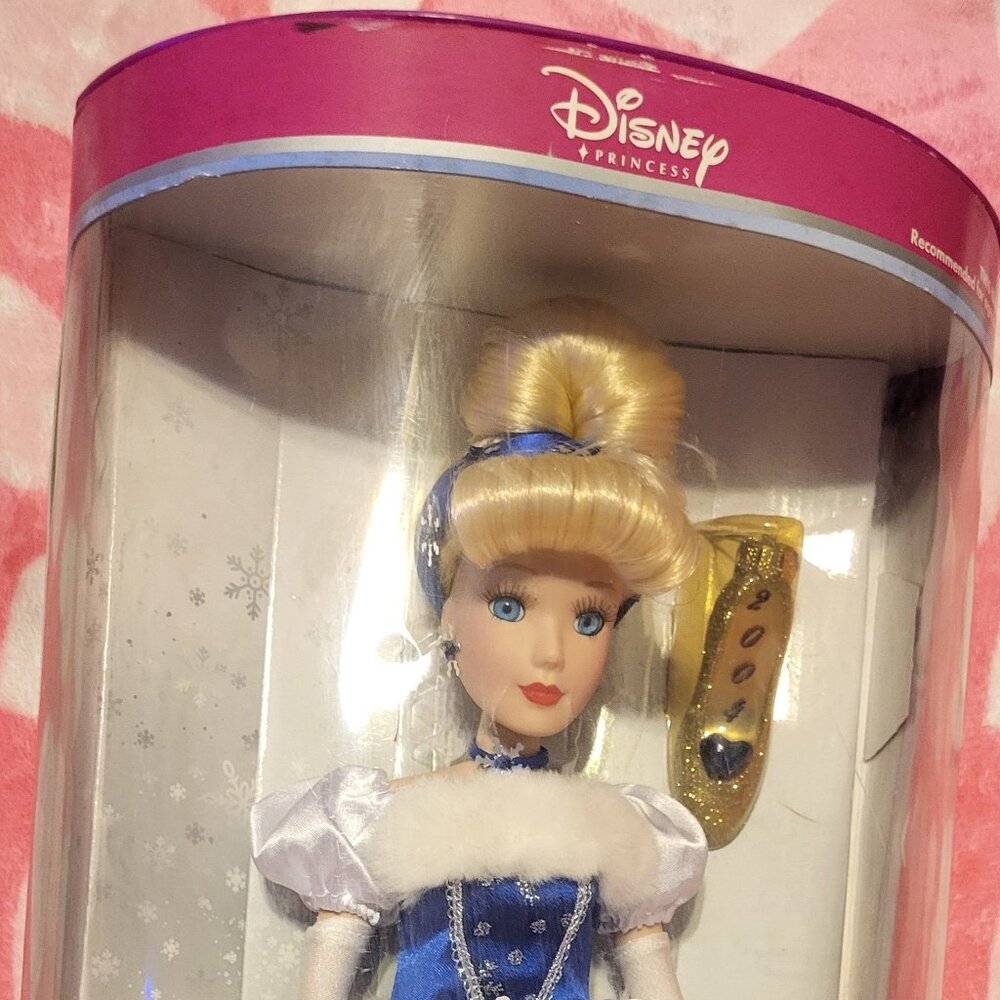 Disney Princess Snowflake CINDERELLA Porcelain Brass Key Keepsake Doll 2004 - Picture 4 of 7